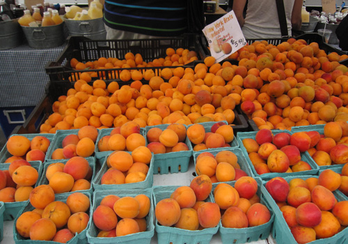 As if you needed an excuse to eat them, apricots are an excellent source of vitamin A, a very good source of vitamin C and a good source of dietary fiber and potassium.